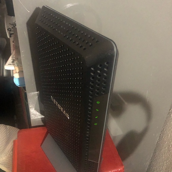 NETGEAR Nighthawk CM1200 DOCSIS 3.1 Multi-Gig Cable Modem, 4 Ethernet ports - Picture 9 of 13